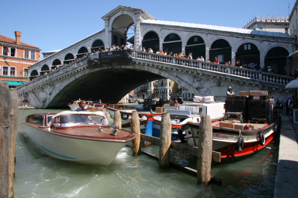 rialto bridge.JPG